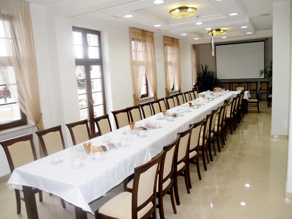 Hotel Swietoborzec Lobez Ngoại thất bức ảnh